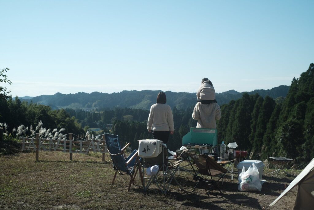 TAKIVILLAGE 高台のキャンプサイトから望む千葉の山並みの眺め